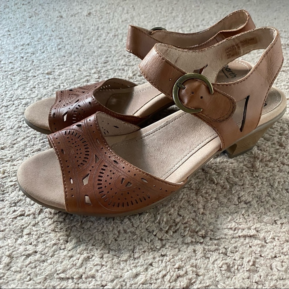 ❌ SOLD ❌ Earth Carson Westport Leather Sandal LIKE NEW